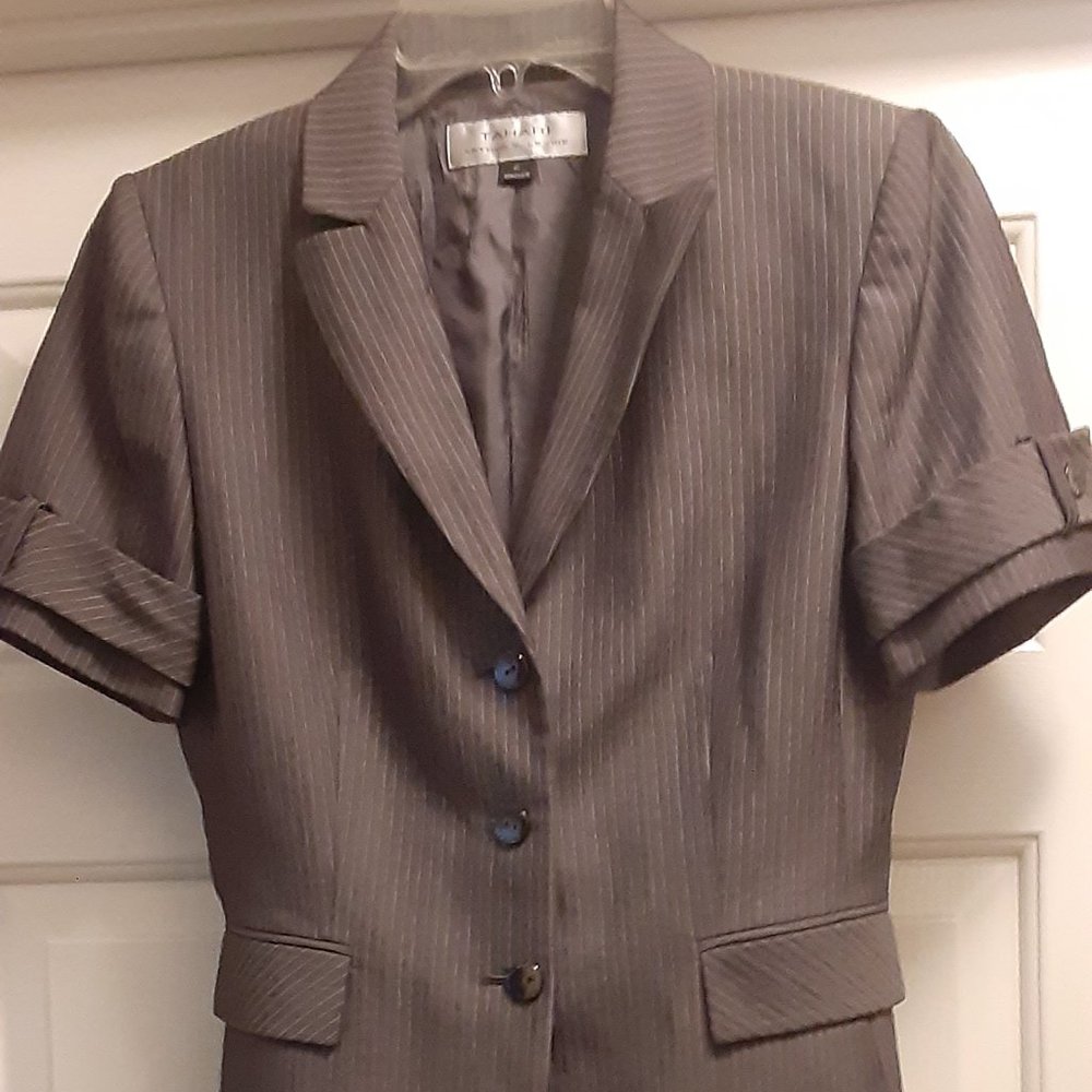 Tahari short sleeve narrow pinstripe blazer jacket